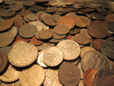 -- 25 -- Lot mare de monede vechi , 1 KILOGRAM bani vechi , cateva sute de monede romanesti si straine , colectie foto