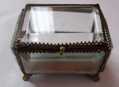 caseta veche pentru bijuterii pereti din sticla transparenta sfarsitul sec. XIX foto