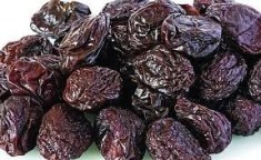 prune uscate in cuptor pe lemne soi agen(arjan) foto