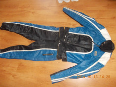 Costum moto piele foto