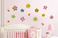 Sticker - autocolant decorativ pentru perete, model flori si fluturi camera copilului foto