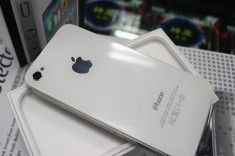 Iphone 4s 8gb alb nou neverlocked la cutie pachet complet la 1049ron foto