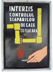 Afis vechi realizat pe tabla, de &amp;quot;Prevenire si aparare &amp;amp;icirc;mpotriva incendiilor &amp;quot;, din perioada comunista, dimensiuni : 51cm x 71cm foto