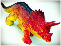 JUCARIE MARE DINTR-O COLEC?IE CU DINOZAURI, MODELTRICERATOPS, PLASTIC MASIV! foto