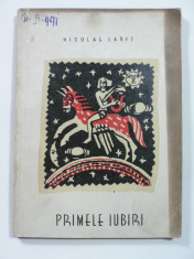 NICOLAE LABIS - PRIMELE IUBIRI - 1956 - PRIMUL SI ULTIMUL VOLUM DE POEZIE APARUT IN TIMPUL VIETII - GRAFICA COPERTII PAUL MIRACOVICI - ED. PRINCEPS foto