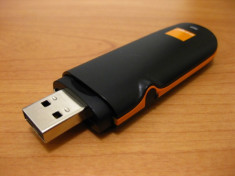 Modem stick dongle USB internet mobil 3G Huawei E173 decodat liber de retea Orange Vodafone Digi Net Mobil RDS Telekom Cosmote foto