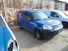 Dezmembrez Peugeot Partner motor 1.9 diesel foto