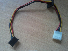 Cablu Adaptor alimentare 1 x Molex /2 x SATA. foto