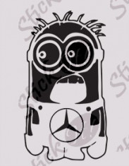 Minion Mercedes_Sticker Auto_Tuning_CSTA-552-Dimensiune: 15 cm. X 9 cm. - Orice culoare, Orice dimensiune foto