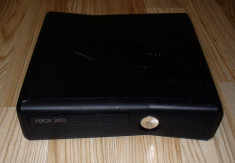 Consola Xbox 360 Slim cu eroare E82 ! foto