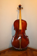 Violoncel de v&amp;amp;acirc;nzare foto