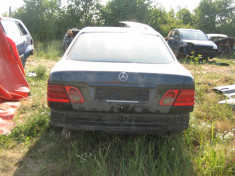 PIESE AUTO DIN DEZMEMBRARI MERCEDES E ClASS W210 foto