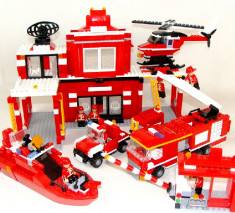 MEGA CADOU,LEGO URIAS STATIE DE POMPIERI SI CLADIRE IN FLACARI DE LA KAZI 774pcs foto