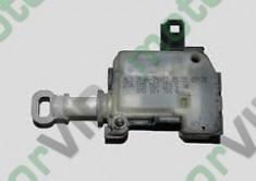 Actuator hayon Vw Golf 4 1J , Skoda Octavia 1U Vw Passat 1997- 2000, motoras inchidere centralizata portbagaj 1M0959781A foto