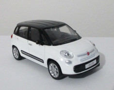 Macheta FIAT 500 L - Mondo Motors 1:43 foto