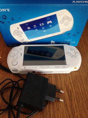 Sony PlayStation Portable (PSP) E1004 Street Ice White (NOU,impecabil,ideal cadou) foto