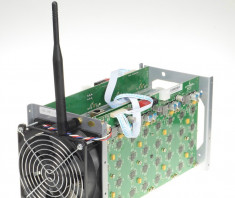 Miner Bitcoin 180-205GH/s AntMiner S1 cu sursa inclusa foto