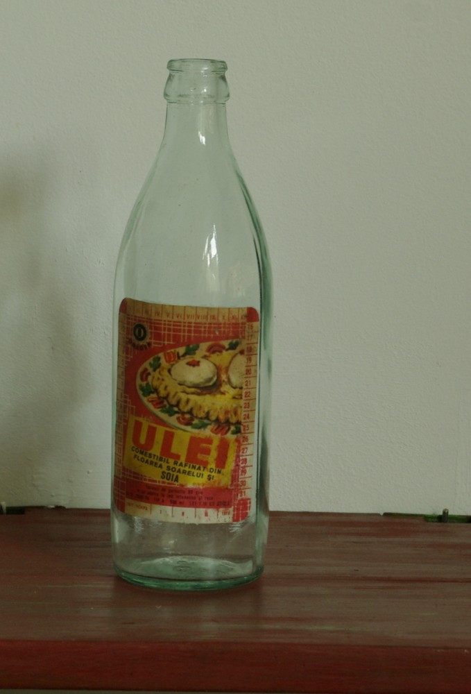 Sticla de ulei din perioada comunista - eticheta originala !!! | arhiva  Okazii.ro