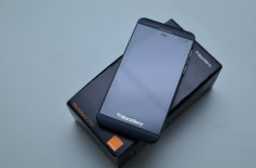 Vand urgent BlackBerry Z10, stare excelenta + garantie 8 luni + micro SD 8GB foto