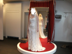 Vand rochie de mireasa unicat La Sposa complet dantela model 2013 foto