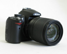 Nikon D5000 cu obiectiv Nikkor 18-105 f/3.5-5.6G ED VR foto