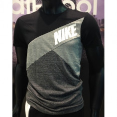 TRICOU NIKE BLINDSIDE TOP-NEW COLORBL COD 616320-010 foto