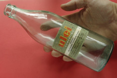 Sticla din perioada comunista - eticheta originala - ulei comestibil - IPILF Calafat !!! foto