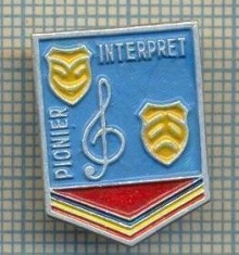 914 INSIGNA -PIONIER INTERPRET -anii'80,cand mai aveau putin si le faceau din hartie,de atata economie disperata-starea ce se vede