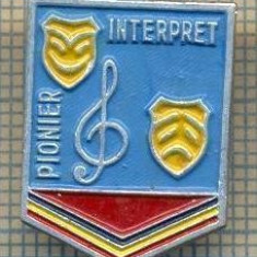 932 INSIGNA -PIONIER INTERPRET -anii'80,cand mai aveau putin si le faceau din hartie,de atata economie disperata-starea ce se vede