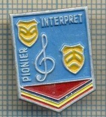 918 INSIGNA -PIONIER INTERPRET -anii'80,cand mai aveau putin si le faceau din hartie,de atata economie disperata-starea ce se vede