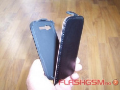 Husa flip neagra (aspect piele) pentru telefon HTC Desire S foto