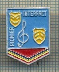 925 INSIGNA -PIONIER INTERPRET -anii'80,cand mai aveau putin si le faceau din hartie,de atata economie disperata-starea ce se vede