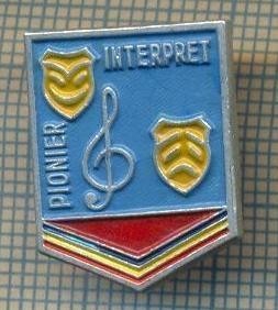952 INSIGNA - PIONIER INTERPRET-anii&amp;#039;80,cand mai aveau putin si le faceau din hartie,de atata economie disperata-starea ce se vede foto