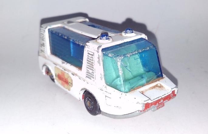 Macheta MATCHBOX - AMBULANTA (deteriorata) , Lesney 1971