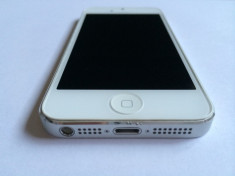 Apple iPhone 5 16GB White ALB in Stare F Buna DECODAT In Orice Retea Okazie !!! foto