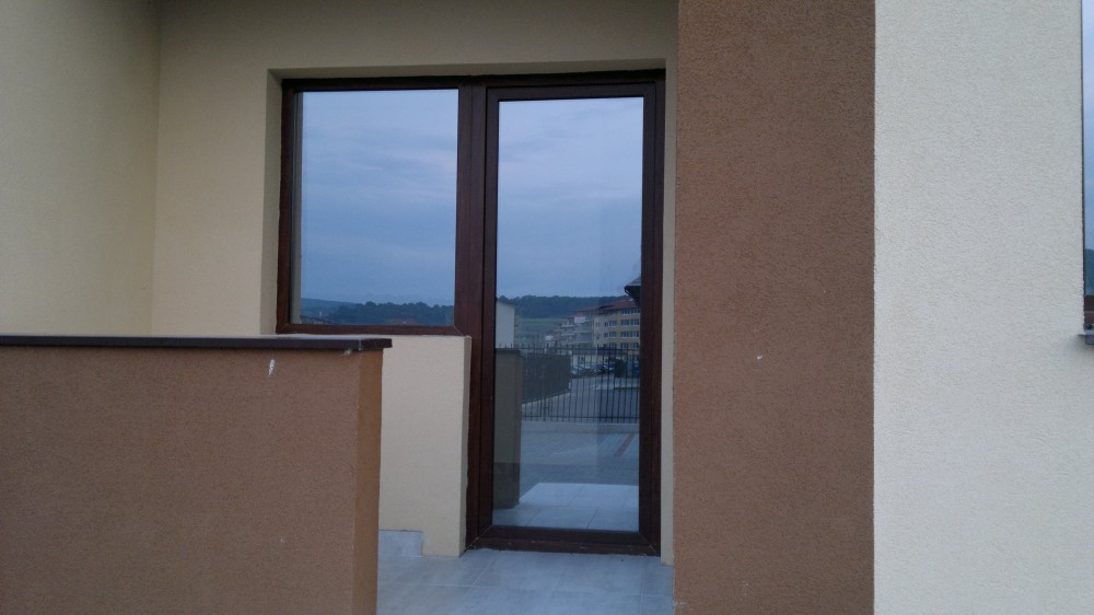 Geam cu usa termopan pentru iesire balcon. Nou, demontat, culoare nuc! |  arhiva Okazii.ro