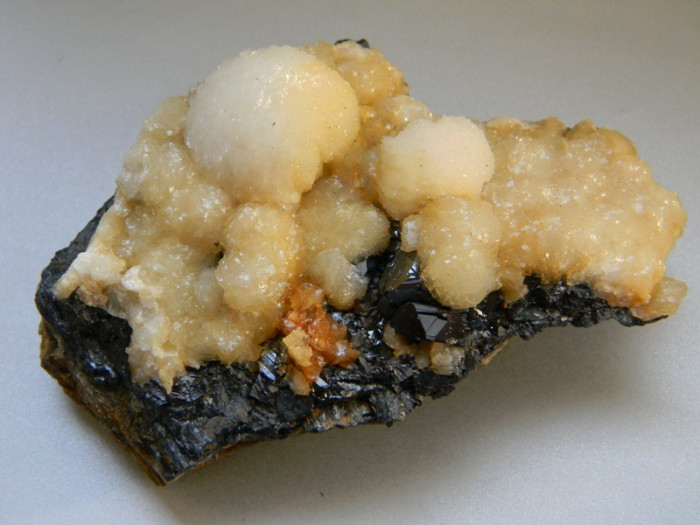 Specimen minerale - CALCIT SI FLOROCALCIT PE BLENDA (CC2)