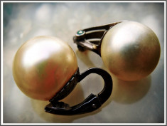 AuX: CERCEI nepereche cu imitatie de perla si sistem de prindere cu clips din argint .800, vechi, anii 1960! foto