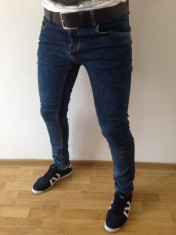 BLUGI / JEANS H&amp;amp;amp;amp;amp;amp;amp;;M SLIM FIT / CONIC ALBASTRU INCHIS SIMPLU MATERIAL ELASTIC! MODEL NOU! CALITATE ! ! COD B.83 foto