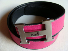 Curea Hermes H roz inchis - negru cu catarama argintiu - gri mat cal cu trasura model 26 foto