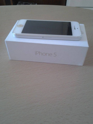 Apple iPhone 5 16 GB UNLOCKED foto