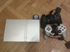 Playstation 2 slim modat cu doua controlere. foto