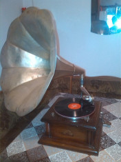 gramofon patefon his maister voice an fabricatie 1928 original palnie alama in stare de functionare. foto