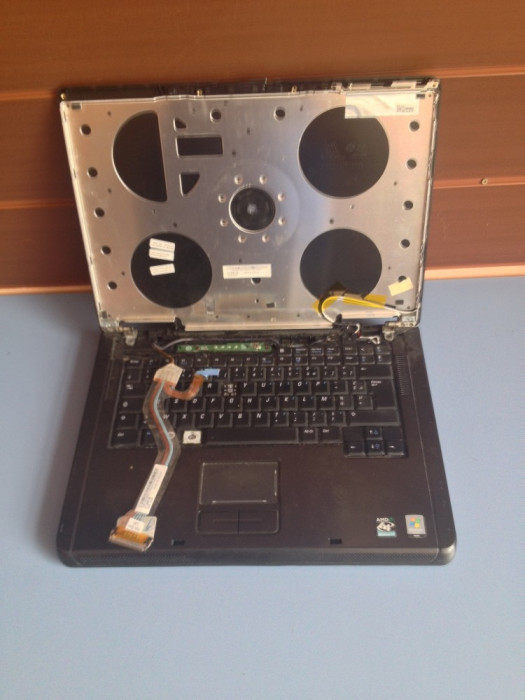 DEZMEMBREZ LAPTOP DELL VOSTRO 1000