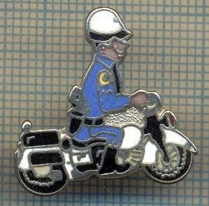 1137 INSIGNA - MOTOCICLISM -POLITIST PE MOTOCICLETA -TURCIA?(are semiluna pe maneca?)-starea ce se vede.