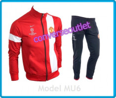 Trening NIKE - MANCHESTER UNITED - Bluza NIKE si Pantaloni Conici NIKE - Modele si Culori diverse - Pret special - LIVRARE GRATUITA - foto