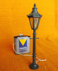 Lampadar functional cu baterie foto