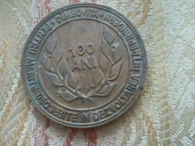 Medalie 100 ani Pentru merite deosebite in dezvoltarea intreprinderii Bourul Dimbovita, 48 grame foto