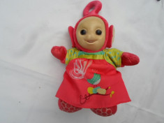 TELETUBBIES - FETITA DE PLUS, 27 CM ,SUPER CALITATE, U.S.A. foto