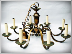 AuX: Deosebit CANDELABRU vechi cu lant si 8 lumini, facut din metal neferos, dulia in forma de lumnare, poate fi folosit, nu are becuri, 4.5 KG! (1) foto